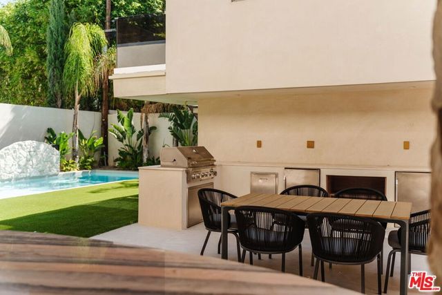 800 N La Jolla Avenue, Los Angeles, CA 90046