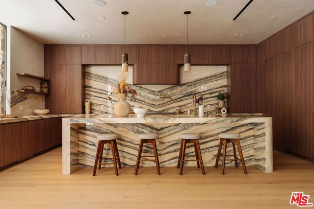 800 N La Jolla Avenue, Los Angeles, CA 90046