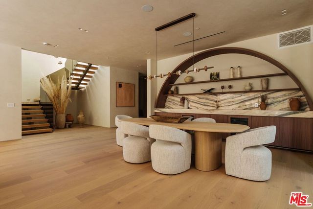 800 N La Jolla Avenue, Los Angeles, CA 90046
