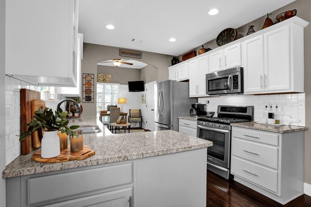 9931 CHIVAS DR, Cordova, TN 38016