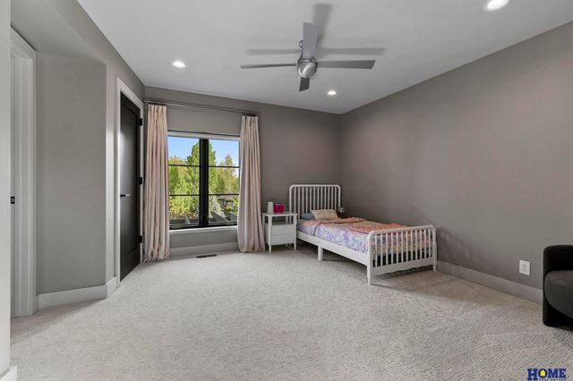 858 Capitola Drive, Lincoln, NE 68512