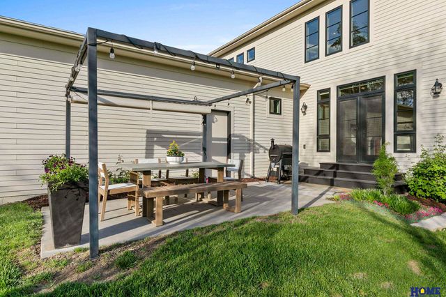 858 Capitola Drive, Lincoln, NE 68512
