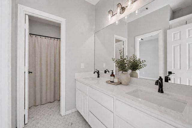 810 Plum Hollow Drive, College Station, TX 77845