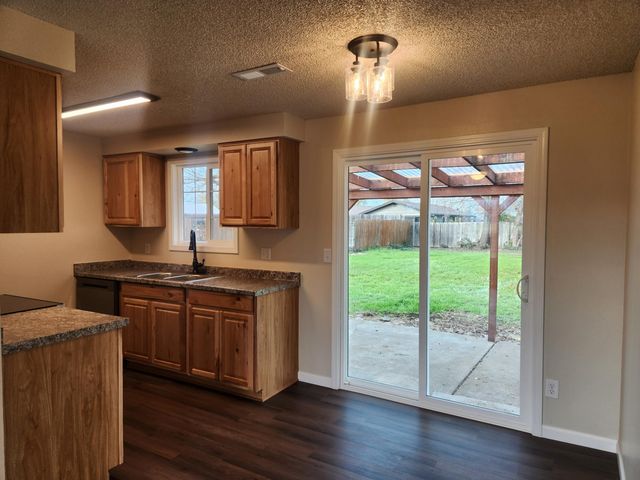 279 De Barr Avenue, Medford, OR 97501