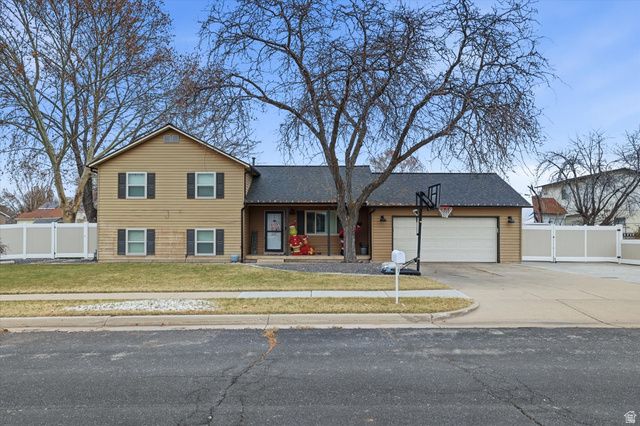 1154 W 2600 N, Clinton, UT 84015