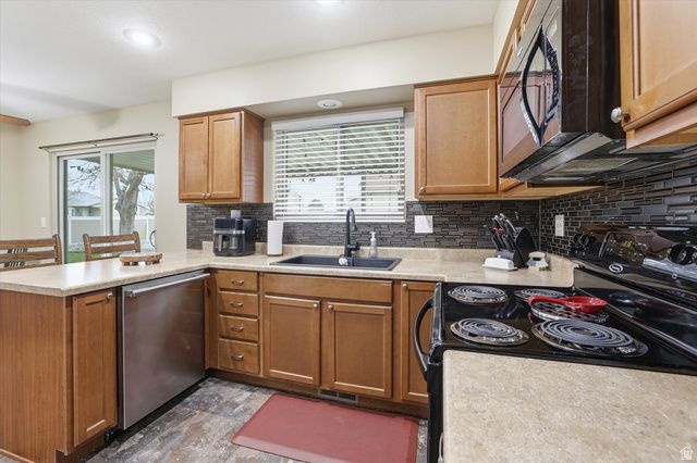 1154 W 2600 N, Clinton, UT 84015