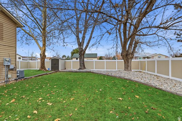 1154 W 2600 N, Clinton, UT 84015