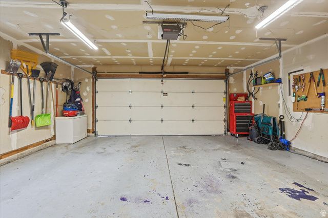 1154 W 2600 N, Clinton, UT 84015