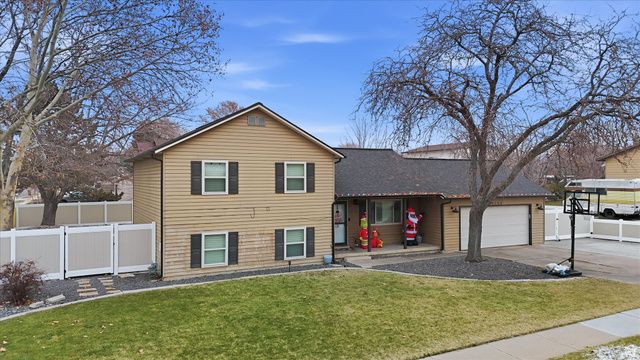 1154 W 2600 N, Clinton, UT 84015