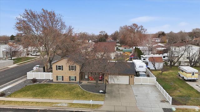 1154 W 2600 N, Clinton, UT 84015