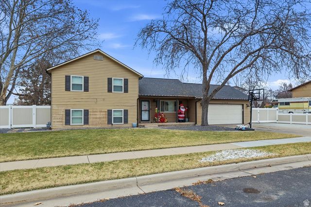 1154 W 2600 N, Clinton, UT 84015