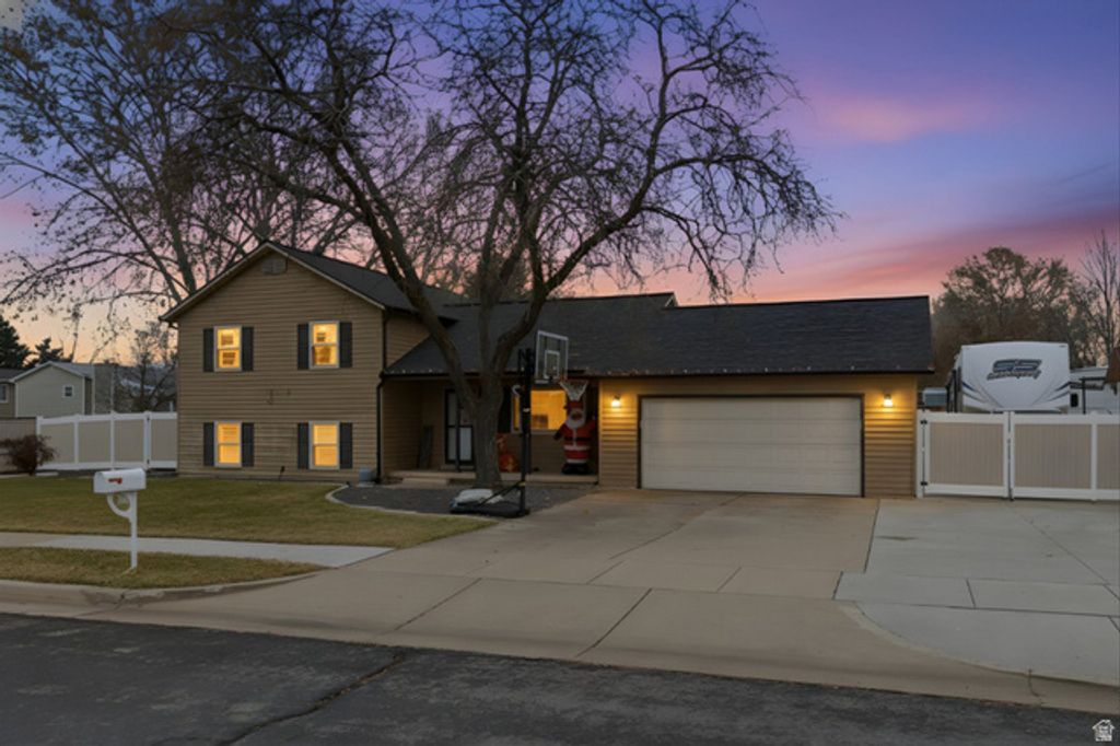 1154 W 2600 N, Clinton, UT 84015