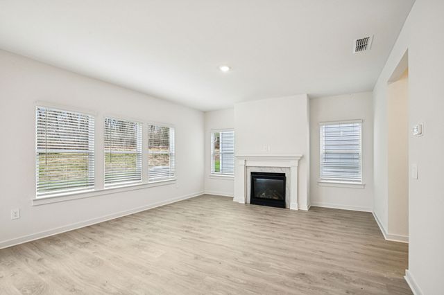 126 Vanguard Drive, La Vergne, TN 37086