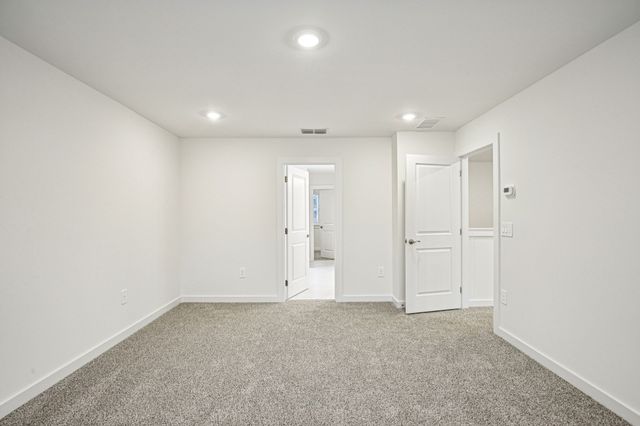 126 Vanguard Drive, La Vergne, TN 37086