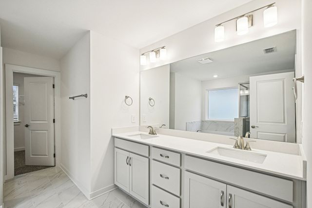 126 Vanguard Drive, La Vergne, TN 37086