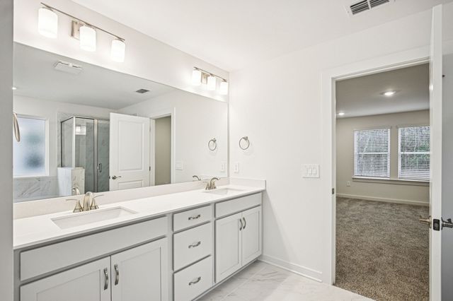 126 Vanguard Drive, La Vergne, TN 37086