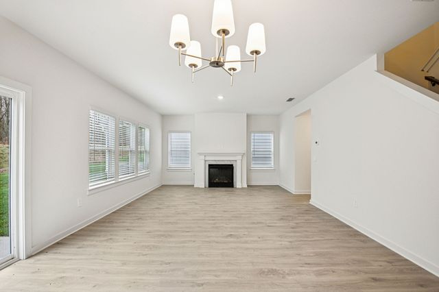 126 Vanguard Drive, La Vergne, TN 37086