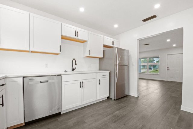 5240 NE 3rd Terrace, Oakland Park, FL 33334