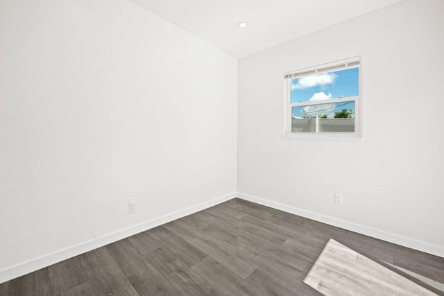 5240 NE 3rd Terrace, Oakland Park, FL 33334