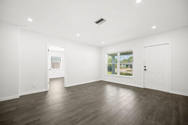 5240 NE 3rd Terrace, Oakland Park, FL 33334