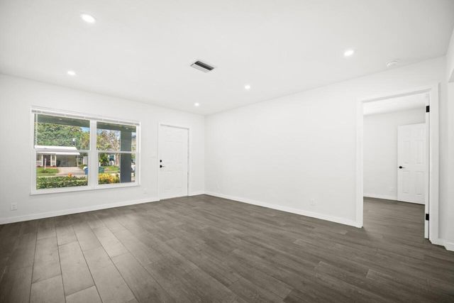 5240 NE 3rd Terrace, Oakland Park, FL 33334