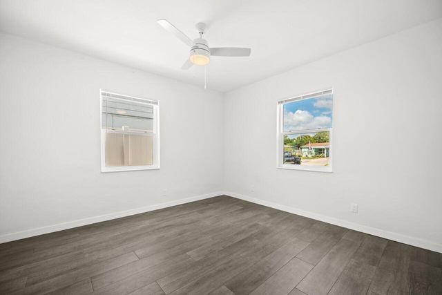 5240 NE 3rd Terrace, Oakland Park, FL 33334