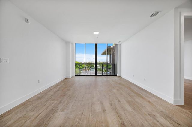 3034 OAK Avenue 503, Miami, FL 33133