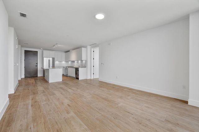 3034 OAK Avenue 503, Miami, FL 33133