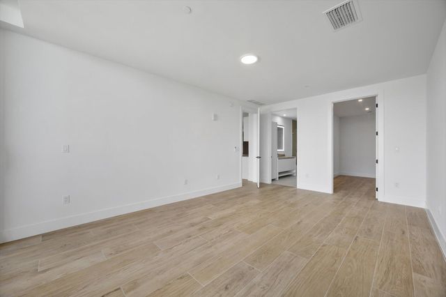 3034 OAK Avenue 503, Miami, FL 33133