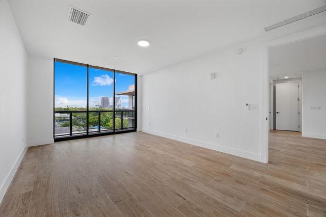 3034 OAK Avenue 503, Miami, FL 33133