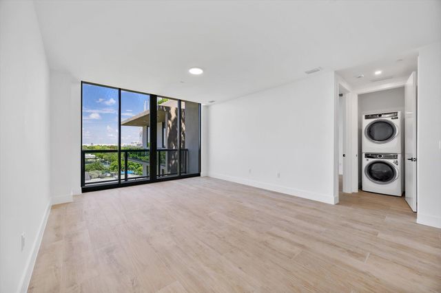 3034 OAK Avenue 503, Miami, FL 33133