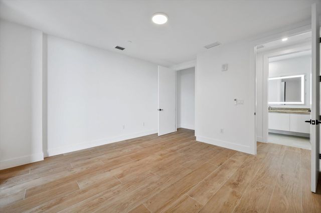 3034 OAK Avenue 503, Miami, FL 33133