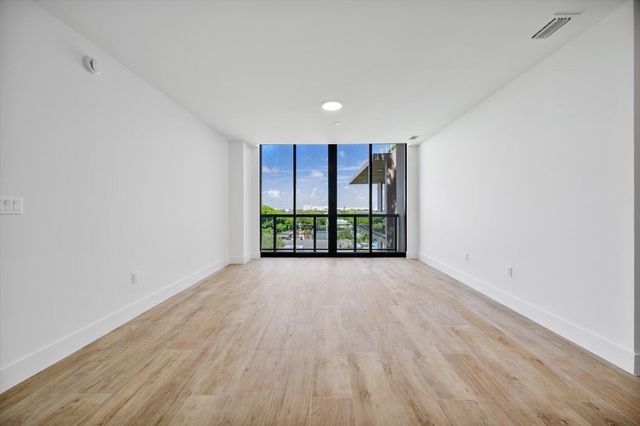 3034 OAK Avenue 503, Miami, FL 33133