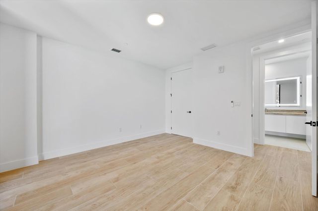 3034 OAK Avenue 503, Miami, FL 33133