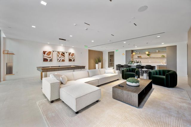 3034 OAK Avenue 503, Miami, FL 33133