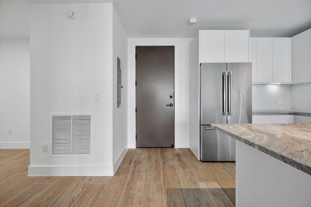 3034 OAK Avenue 503, Miami, FL 33133