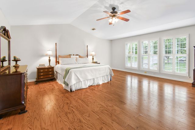 304 Forest Bend Dr, Mount Juliet, TN 37122