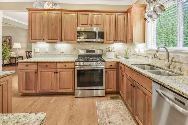 304 Forest Bend Dr, Mount Juliet, TN 37122
