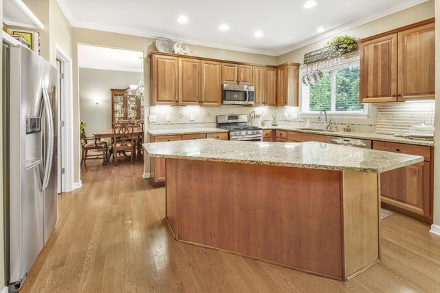 304 Forest Bend Dr, Mount Juliet, TN 37122