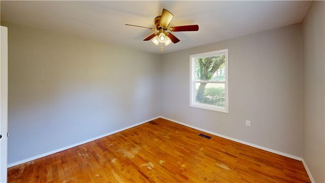 306 S Parrott Drive, Huntsville, AR 72740
