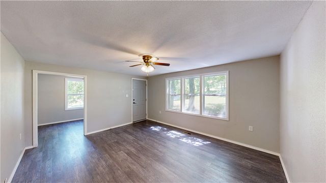 306 S Parrott Drive, Huntsville, AR 72740