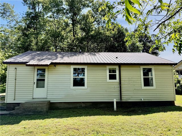306 S Parrott Drive, Huntsville, AR 72740