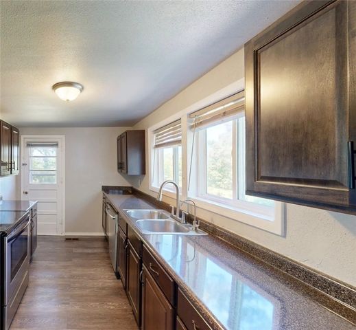 306 S Parrott Drive, Huntsville, AR 72740