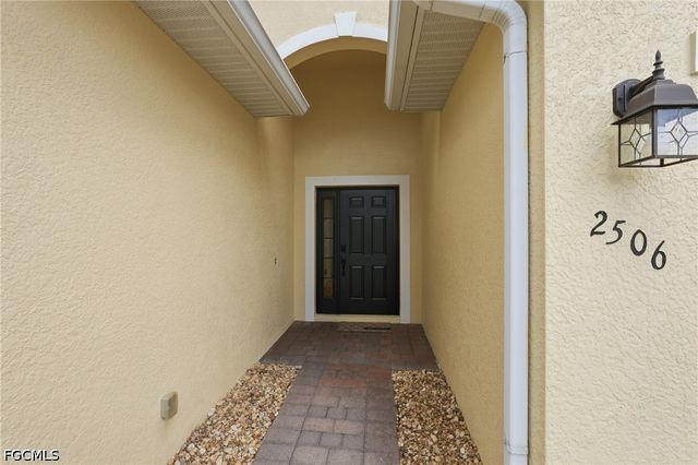 2506 Blackburn CIR, Cape Coral, FL 33991