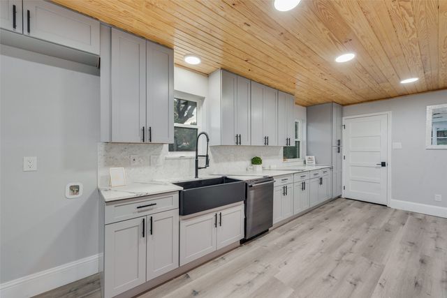 3209 Royal Lane, Dallas, TX 75229