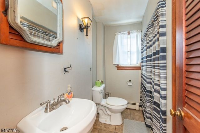 49 Skyline Lake Dr, Ringwood Boro, NJ 07456