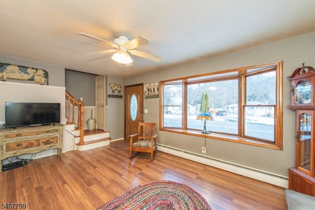 49 Skyline Lake Dr, Ringwood Boro, NJ 07456