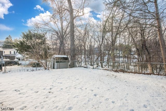 49 Skyline Lake Dr, Ringwood Boro, NJ 07456