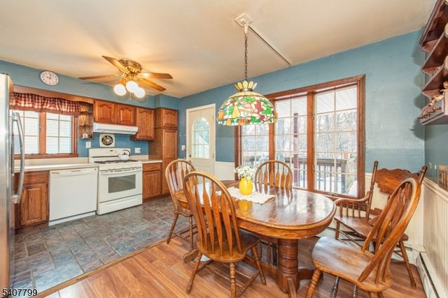 49 Skyline Lake Dr, Ringwood Boro, NJ 07456