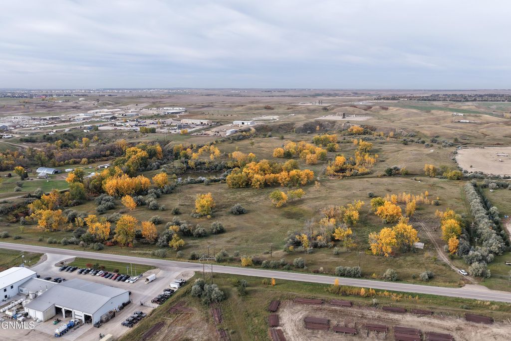 6025 16th Avenue W, Williston, ND 58801 photo 3